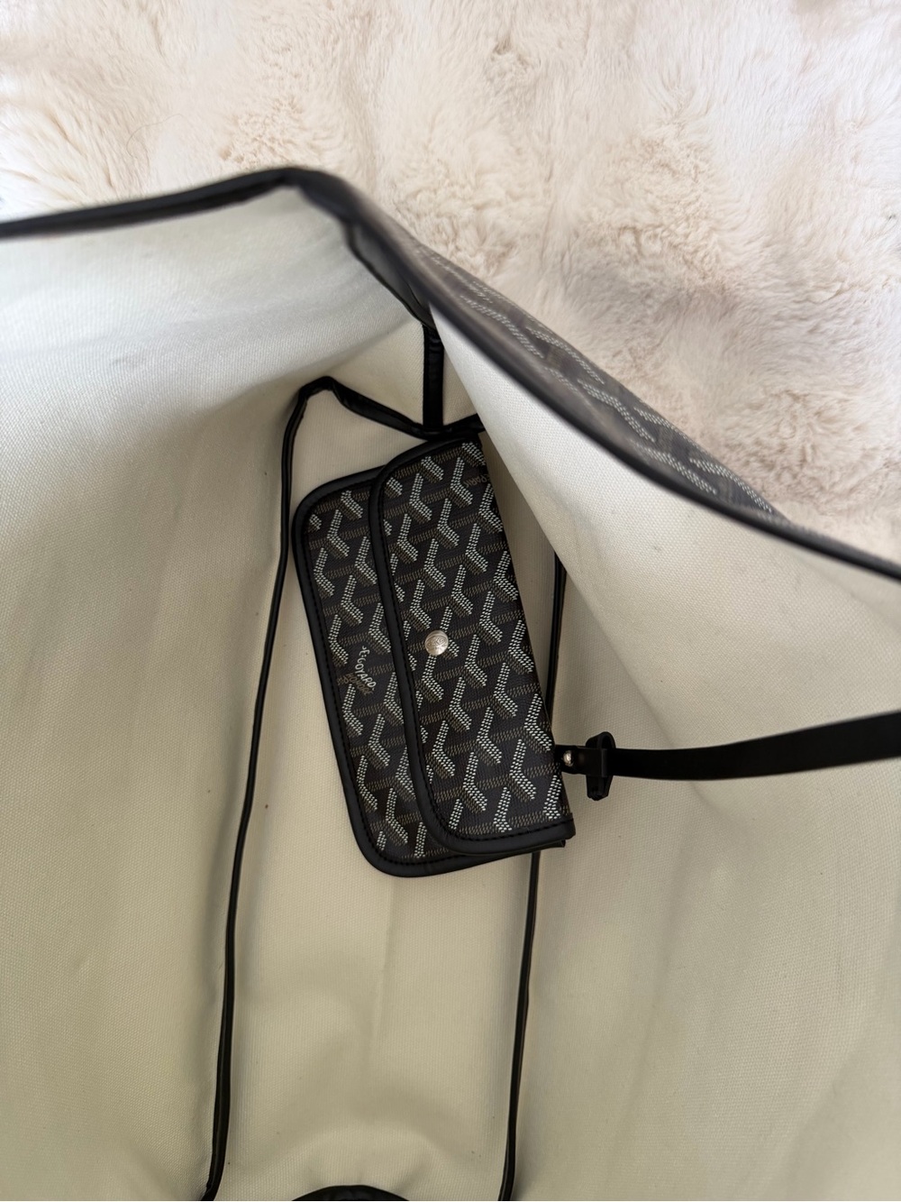 Goyard Saint Louis
Canvas Tote Bag Black - Picture 3 of 5